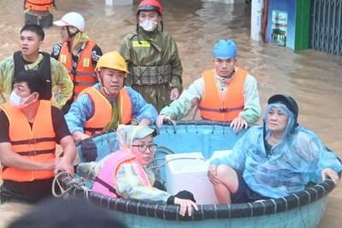 Chùm ảnh Nha Trang trong nỗ lực sơ tán chưa từng có