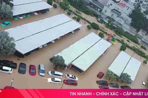 Hàng trăm xe ôtô tiền tỉ ngập trong nước lũ