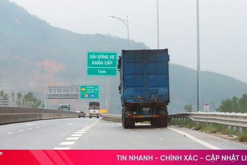 Mối nguy khi phương tiện dừng ở vị trí nhập làn cao tốc qua Hà Tĩnh