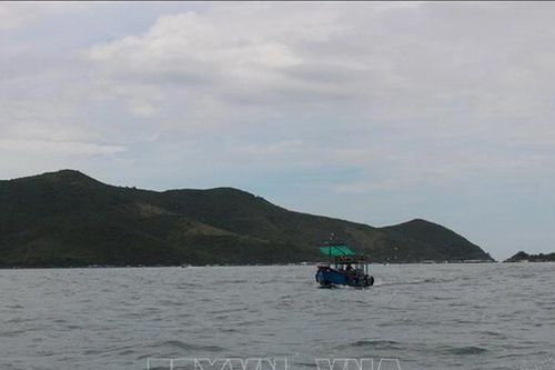 Khánh Hòa: Tìm cách đưa hai ngư dân trôi dạt trên Vịnh Nha Trang vào bờ