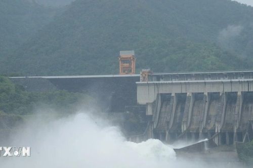 Lúc 13 giờ ngày 20/11 sẽ mở 1 cửa xả đáy hồ thủy điện Sơn La