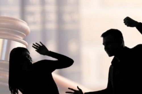 Đức: Tội phạm bạo lực gia đình phải đeo thiết bị theo dõi điện tử