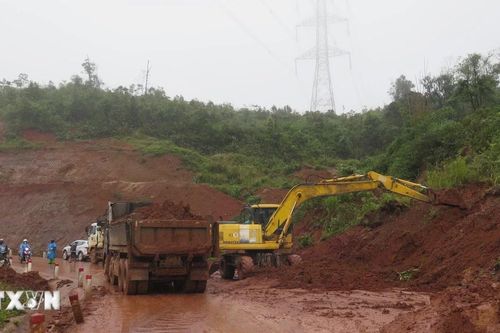 Quảng Ngãi: 28 điểm sạt lở, Quốc lộ 24 có nguy cơ bị chia cắt