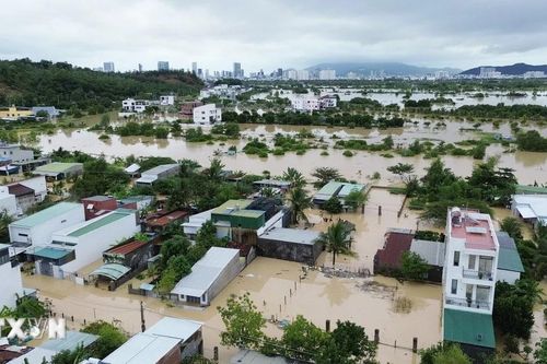 Mưa lũ gây ngập sâu, nhiều khu vực ở Khánh Hòa bị chia cắt