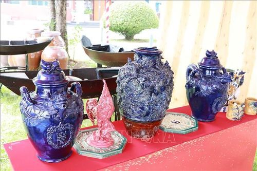 Trưng bày chuyên đề 'Gốm sứ Nam Bộ qua các thời kỳ'