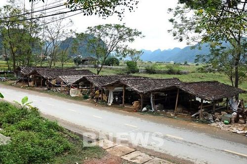 Lửa nghề trăm năm trong làng làm ngói âm dương