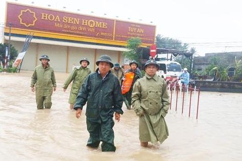 Đắk Lắk: Ưu tiên cứu người và cung cấp lương thực, thực phẩm cho người dân vùng lũ