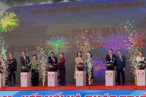 Khai mạc Hội chợ Thương mại Quốc tế Việt – Trung (Lào Cai) lần thứ 25