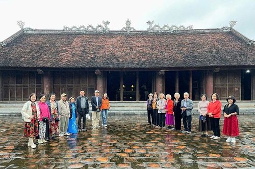 Về vùng đất quý hương