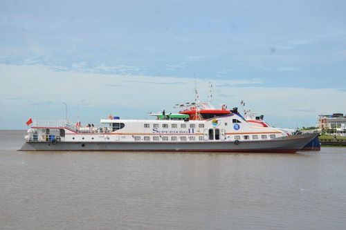 An Giang tạm ngưng hoạt động tàu, phà ra đảo do thời tiết xấu