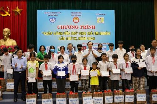 Danh sách các đơn vị, cá nhân ủng hộ chương trình 'Chắp cánh ước mơ' năm 2025