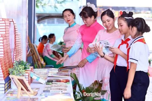CHÀO MỪNG NGÀY NHÀ GIÁO VIỆT NAM (20-11) Tỉnh ủy viên, Giám đốc Sở Giáo dục và Đào tạo Trương Thị Kim Huệ: Chăm lo phát triển đội ngũ nhà giáo đáp ứng yêu cầu đổi mới giáo dục toàn diện