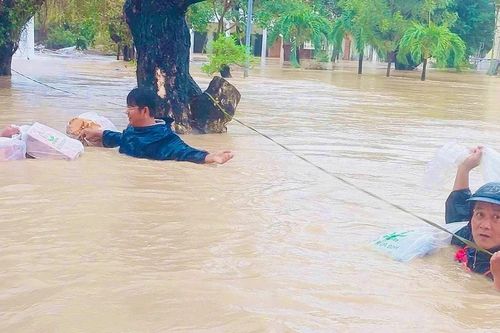 Ngày lễ tri ân đặc biệt của thầy cô vùng lũ Gia Lai