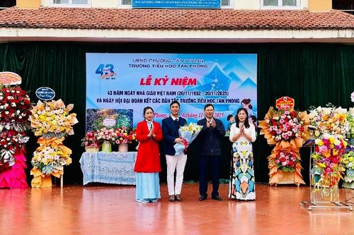 Kỷ niệm 43 năm Ngày Nhà giáo Việt Nam và Ngày hội Đại đoàn kết các dân tộc