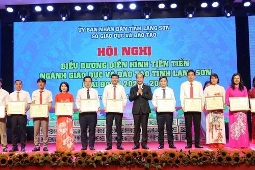 Vì sự nghiệp 'trồng người'