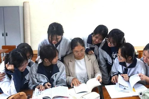 Khi nhà giáo viết văn, làm thơ