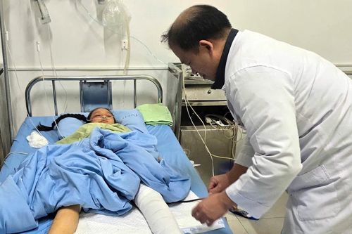 Bé gái 8 tuổi bị vùi lấp do sạt lở ở phường Xuân Trường - Đà Lạt đã qua nguy kịch
