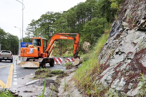 Vì sao các cung đèo liên tục sạt lở?