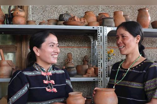 Giữ hồn gốm mộc Churu