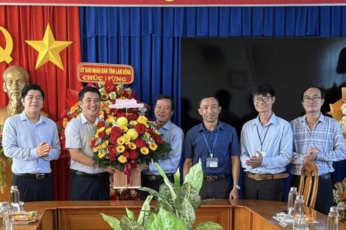 Thường trực Tỉnh đoàn Lâm Đồng chúc mừng Ngày nhà giáo Việt Nam 20/11