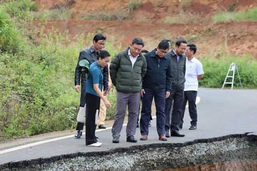 Phó Bí thư Tỉnh ủy Lâm Đồng Bùi Thắng trực tiếp kiểm tra, chỉ đạo ứng phó sạt lở, ngập lụt tại Tân Hà Lâm Hà