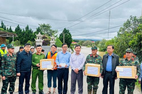 Phó Bí thư Tỉnh ủy Lâm Đồng Bùi Thắng chỉ đạo di dời khẩn cấp người dân vùng nguy cơ cao tại Ninh Gia