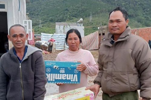 Tuổi trẻ Hiệp Thạnh chia sẻ cùng người dân vùng lũ