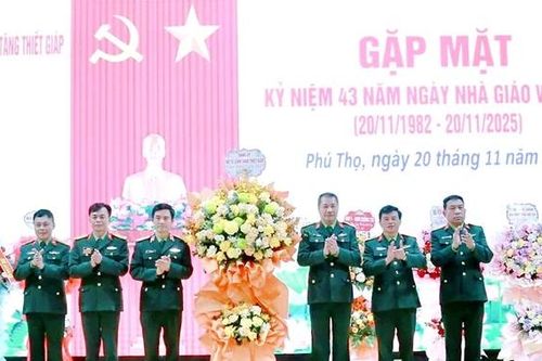 Trường Sĩ quan Tăng thiết giáp gặp mặt kỷ niệm 43 năm Ngày Nhà giáo Việt Nam