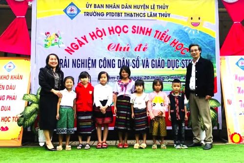 Người 'thắp lửa' tri thức cho học sinh vùng cao