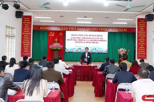 Đồng chí Giám đốc Sở Xây dựng nắm tình hình triển khai nhiệm vụ ở cơ sở