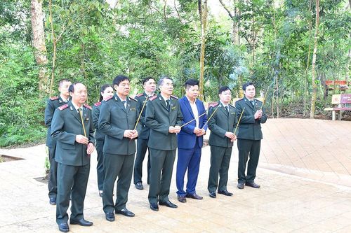 Thanh tra tỉnh Tuyên Quang dâng hương kỷ niệm 80 năm Ngày truyền thống ngành Thanh tra Việt Nam