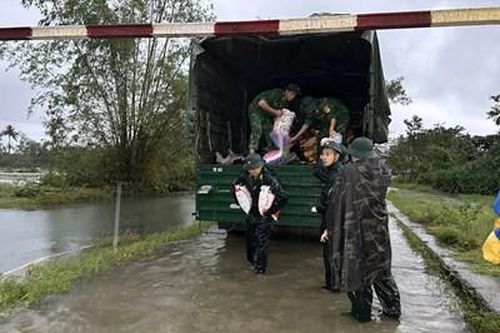 Triển khai các biện pháp cấp bách giúp đỡ các địa phương miền Trung