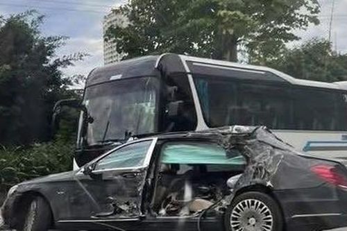 Bản tin TNGT 20/11: Xe con mất lái tông ô tô khách đỗ bên đường, một người tử vong