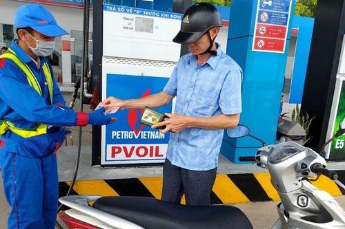 Giá xăng, dầu giảm nhẹ trong ngày 20/11