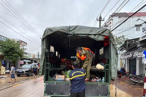 Góp sức giúp người dân vùng lũ