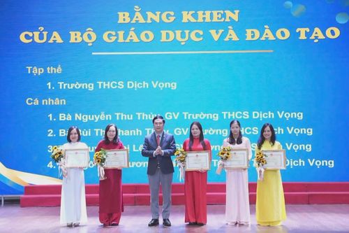 Tuyên dương nhà giáo nhân dịp 20/11