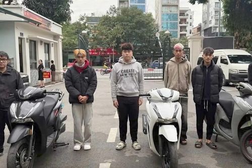 Hà Nội bắt nhóm 'quái xế' phóng nhanh, bốc đầu, vượt ẩu