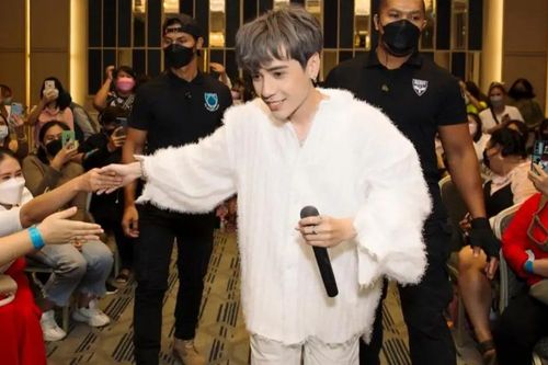 Quang Hùng MasterD mở fan meeting tại Thái Lan