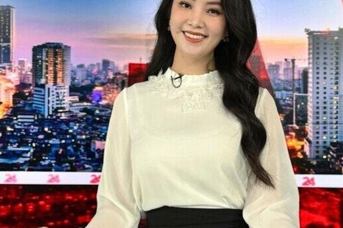 2 mẹ bỉm của VTV 'chạy show': Á hậu Thụy Vân khoe nhan sắc rạng rỡ, mẹ 5 con Hương Liên tự tin lên sóng