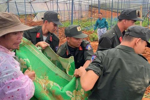 Tìm thấy thi thể người đàn ông bị chôn vùi trong vụ sạt lở tại Lạc Dương