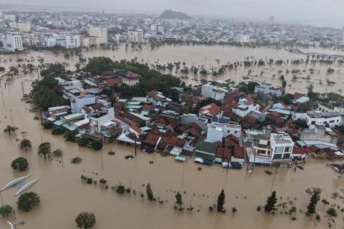 Nhiều nơi ở Đắk Lắk chìm trong biển nước, lực lượng chức năng dồn lực ứng cứu