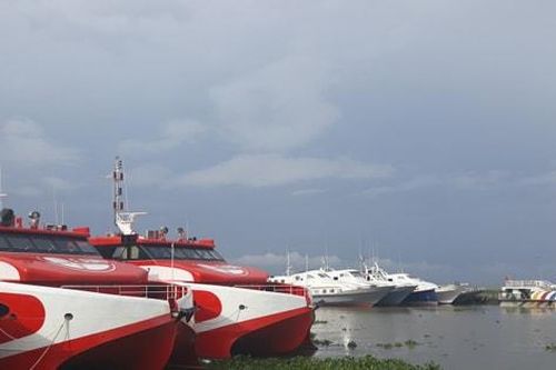 Tạm ngưng các chuyến tàu, phà biển từ bờ ra Phú Quốc sáng 20-11 do sóng lớn