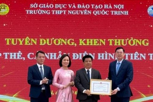 Trường THPT Nguyễn Quốc Trinh đón nhận Bằng công nhận trường chuẩn quốc gia mức độ 2