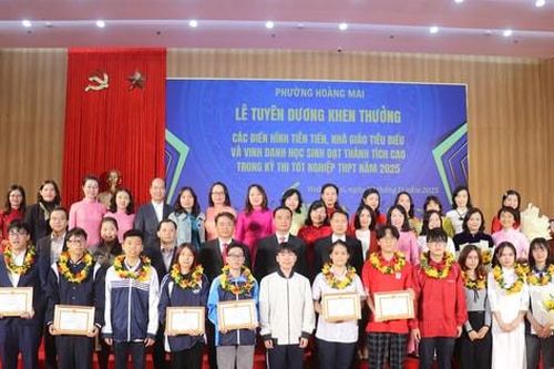 Phường Hoàng Mai tuyên dương nhà giáo tiêu biểu và học sinh đạt thành tích cao