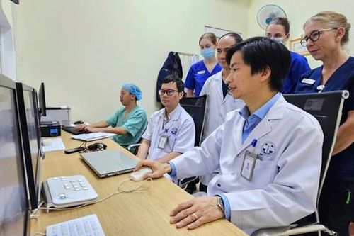 Giáo sư trẻ nhất ngành Y 2025: 'Kiến thức có thể thay đổi nhưng y đức phải luôn vẹn nguyên'