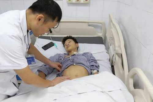 Sau tai nạn giao thông, nam thanh niên 15 tuổi bị vỡ gan độ IV