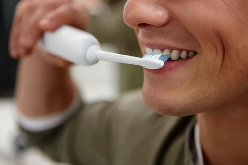 Bàn chải đánh răng điện có tốt hơn bàn chải thường?