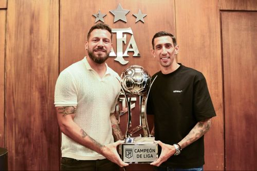Đội của Di Maria giành danh hiệu lịch sử