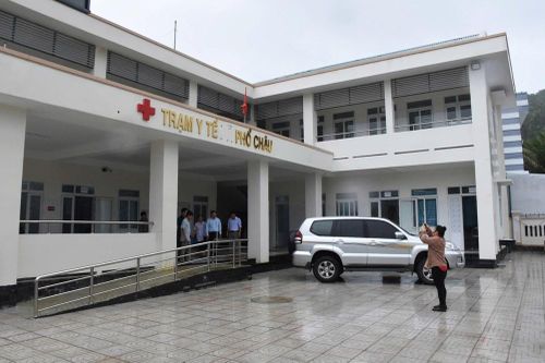 Trạm y tế đạt chuẩn quốc gia phải mua nước đóng chai để rửa dụng cụ y tế