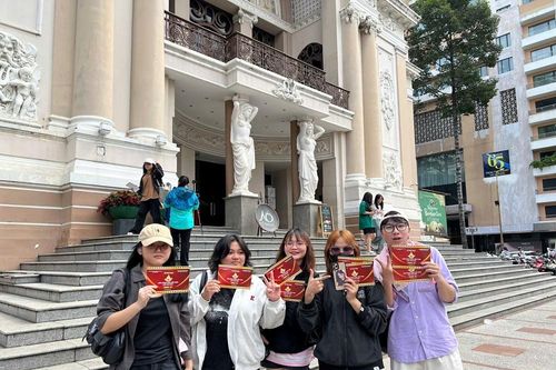 Khán giả TP.HCM 'săn' vé khai mạc Liên hoan Phim Việt Nam